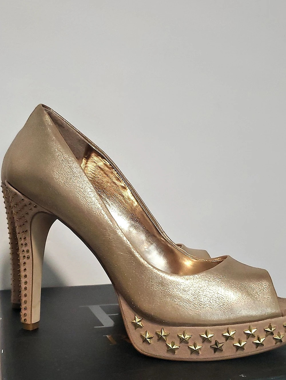 Reba Corinna 711 Studded Platform Heels Gold US 6.5